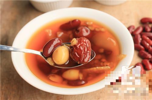 银耳莲子百开黑枣枸杞汤的功能是甚么？