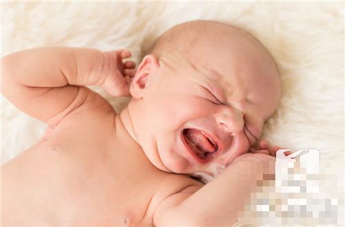 宝宝抽搐有哪些症状？这些表现最常发生！