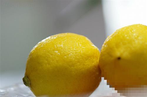 柠檬是美白养颜小能手，但喝柠檬水别犯这3个错