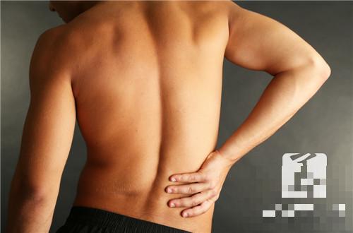 胸后面背痛是怎么回事