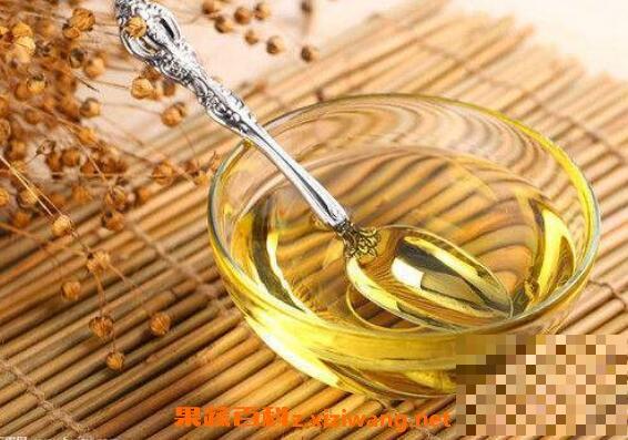 亚麻籽油的功效与作用 亚麻籽油的食用方法