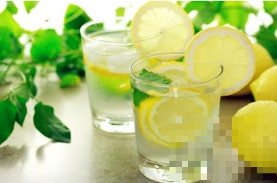经常喝柠檬水好吗 怎样喝柠檬水才健康
