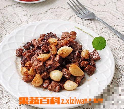 黑蒜子牛肉粒的材料和做法