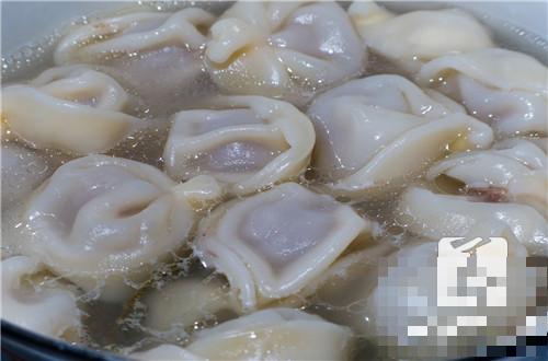芹菜喷香香菇猪肉馅饺子的做法