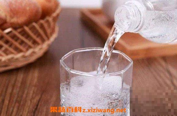 尿酸高喝什么苏打水 喝自制苏打水的副作用