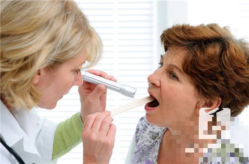 咽喉有白痰该怎么治疗？