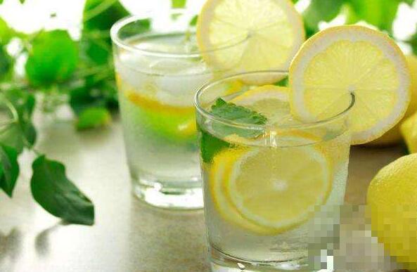 柠檬水的作用有哪些 喝柠檬水的好处介绍