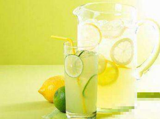 泡鲜柠檬水的正确泡法 喝柠檬水的好处