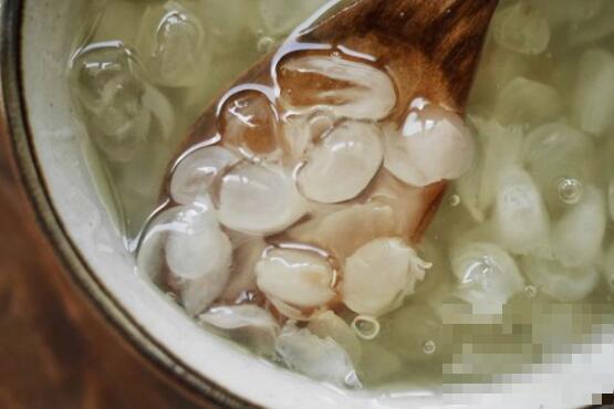 皂角米怎么泡发 皂角米泡发的水倒掉吗