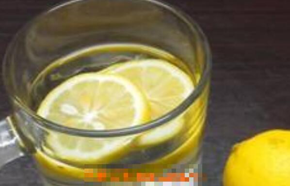 怎样自制柠檬蜂蜜水 柠檬蜂蜜水的做法与功效
