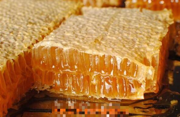 蜂巢蜜的作用与功效 蜂巢蜜的食用方法