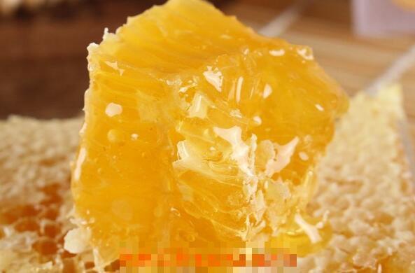 蜂巢蜜的作用与功效 蜂巢蜜的食用方法